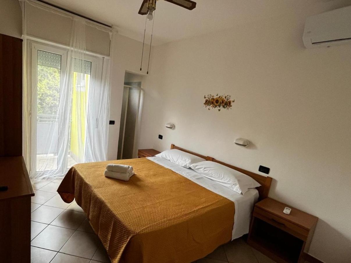 Hotel Dream Ріміні Екстер'єр фото